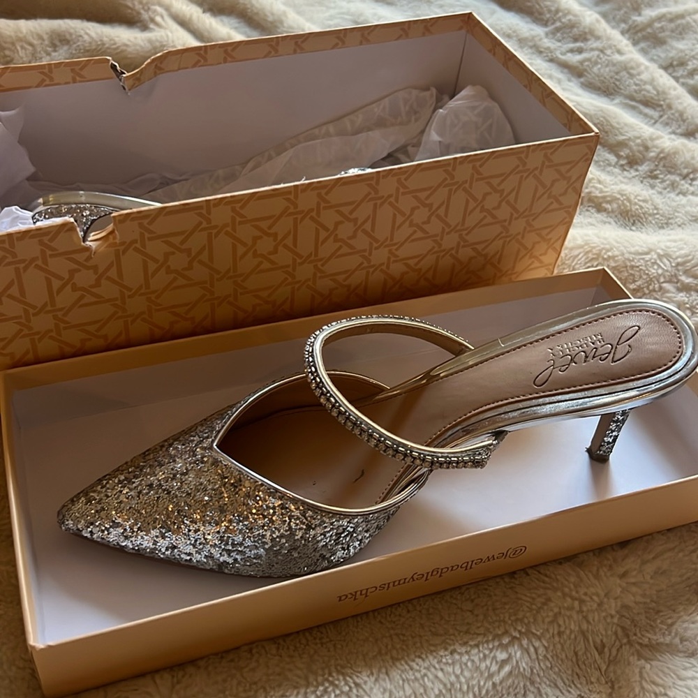 Jewel Badgley Mischka Jan Mule (Women) SILVER, Size 8M